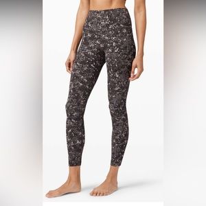 Lululemon Align Leggings II 25"
Equalized Multi black grey geometric print 4